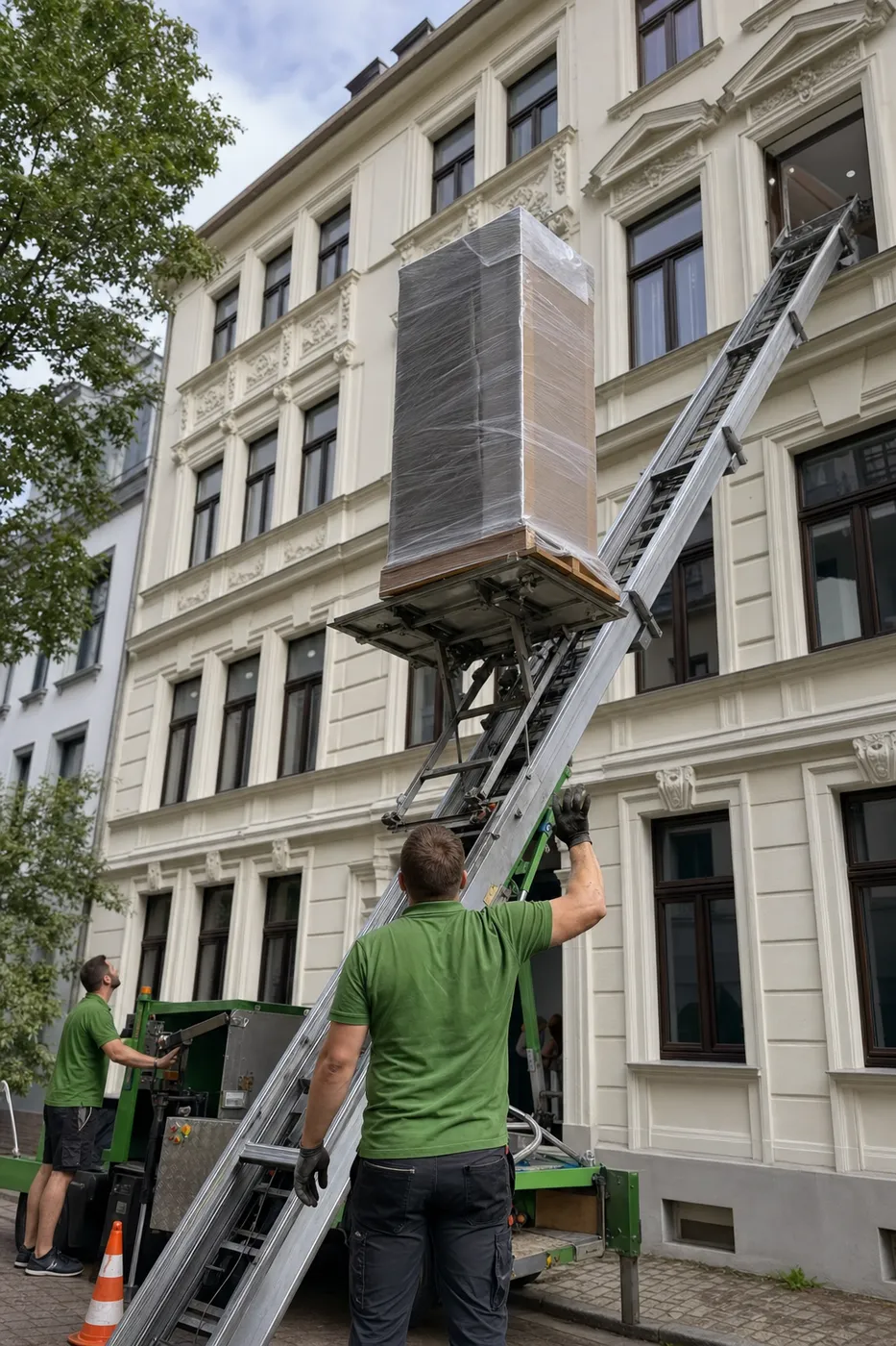 Möbellift an einem Altbau in Bielefeld
